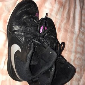 Girls Nike team hustle D7 basketball/everyday shoe